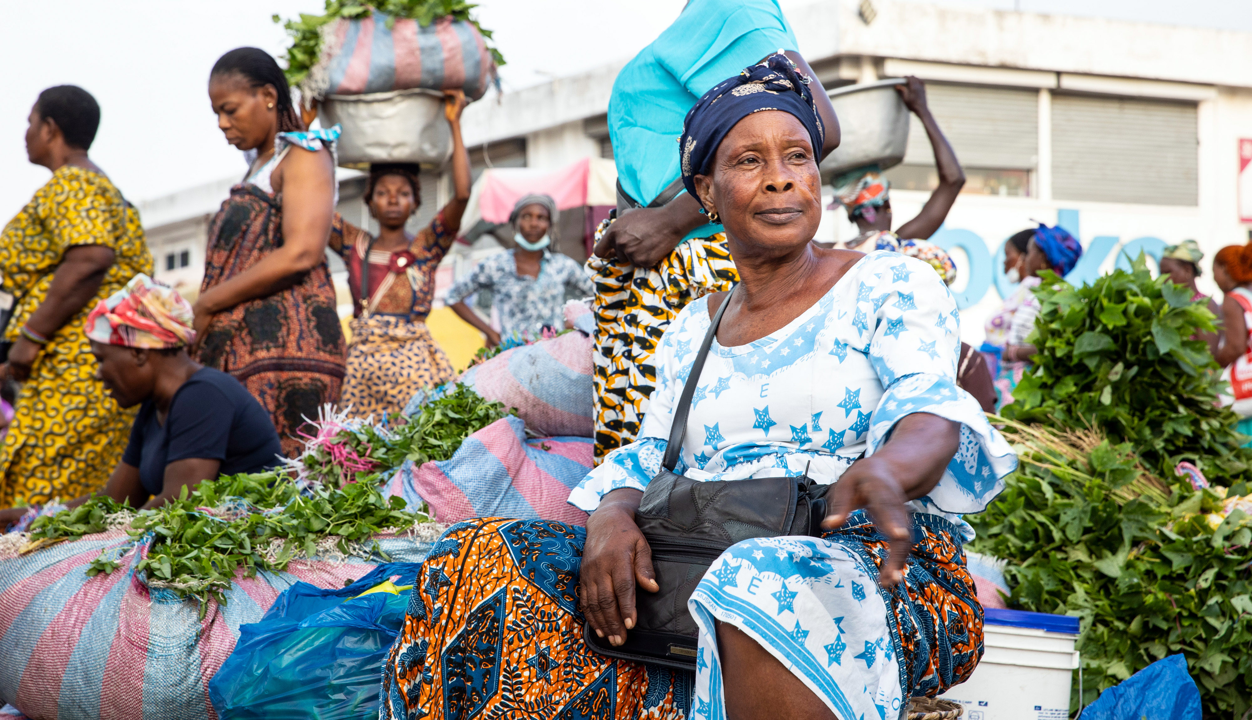 Frauen auf dem Gemüsemarkt von Lomé, Togo