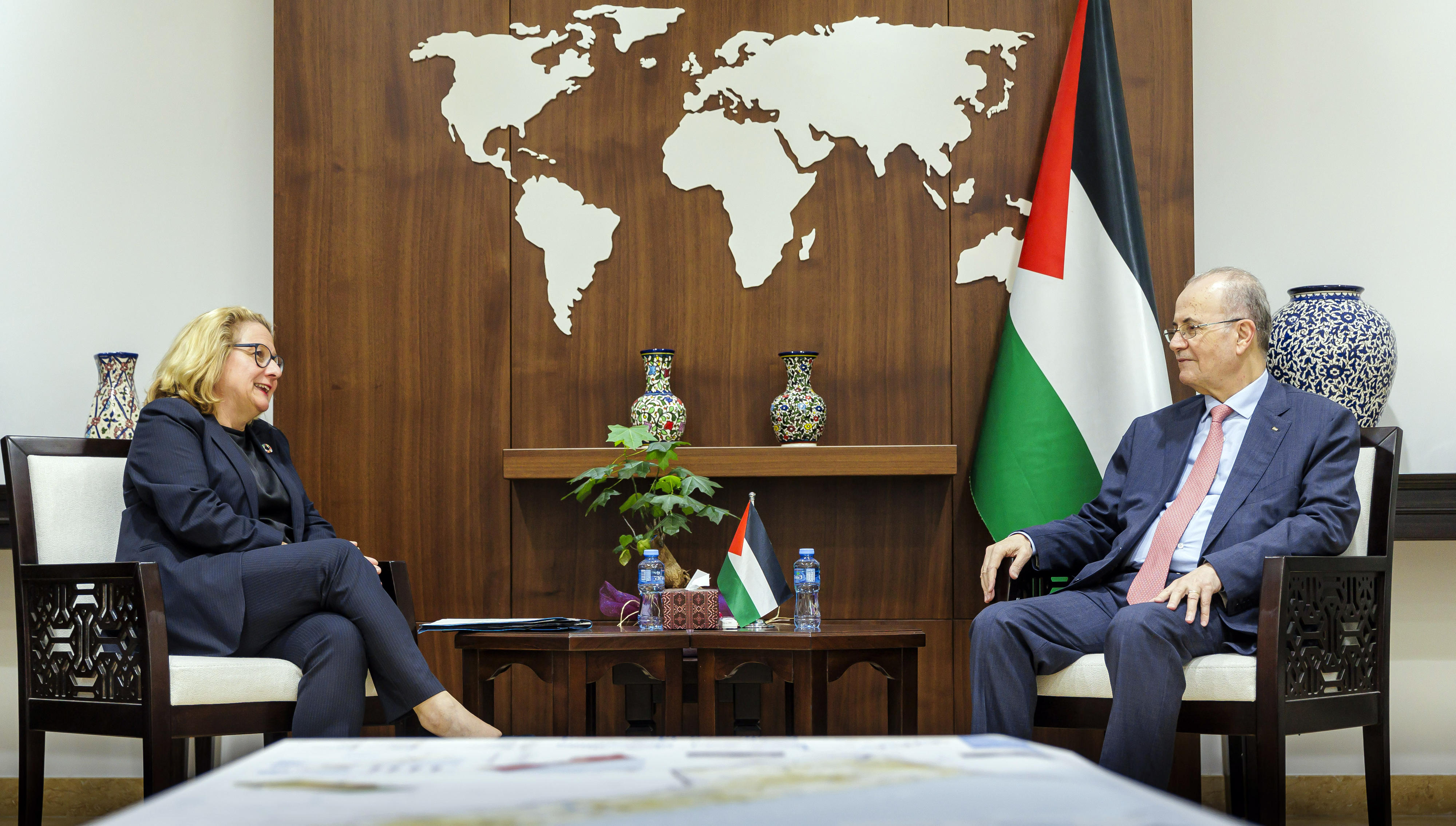  Bundesministerin Svenja Schulze und der palästinensische Premierminister Mohammad Mustafa in Ramallah 