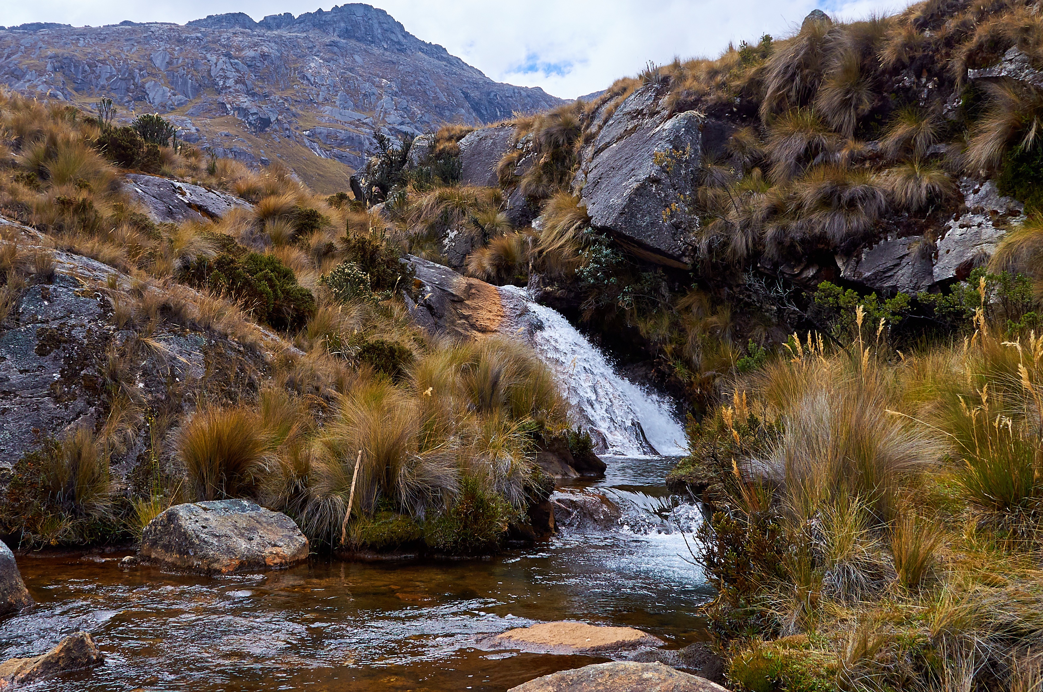 Bergfluss in Peru