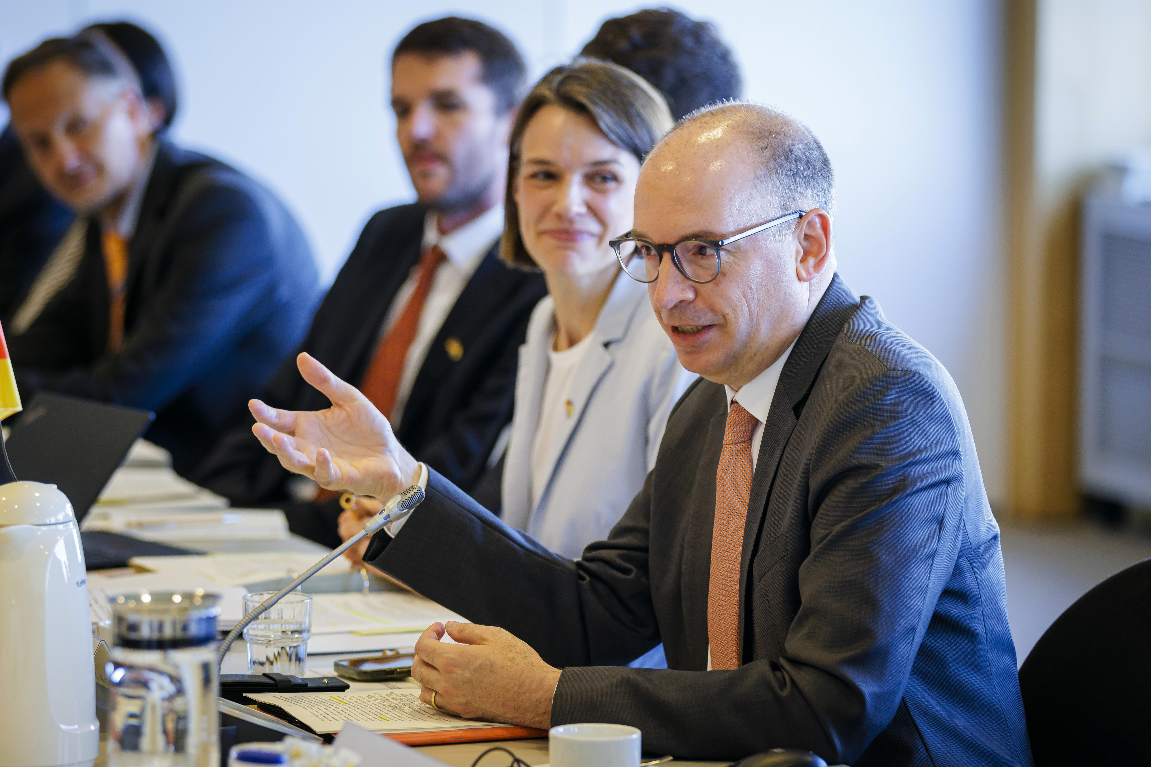 Niels Annen, Parlamentarischer Staatssekretär bei der Bundesministerin für wirtschaftliche Zusammenarbeit und Entwicklung, bei den deutsch-kolumbianischen Regierungsverhandlungen im Juni 2024 in Berlin