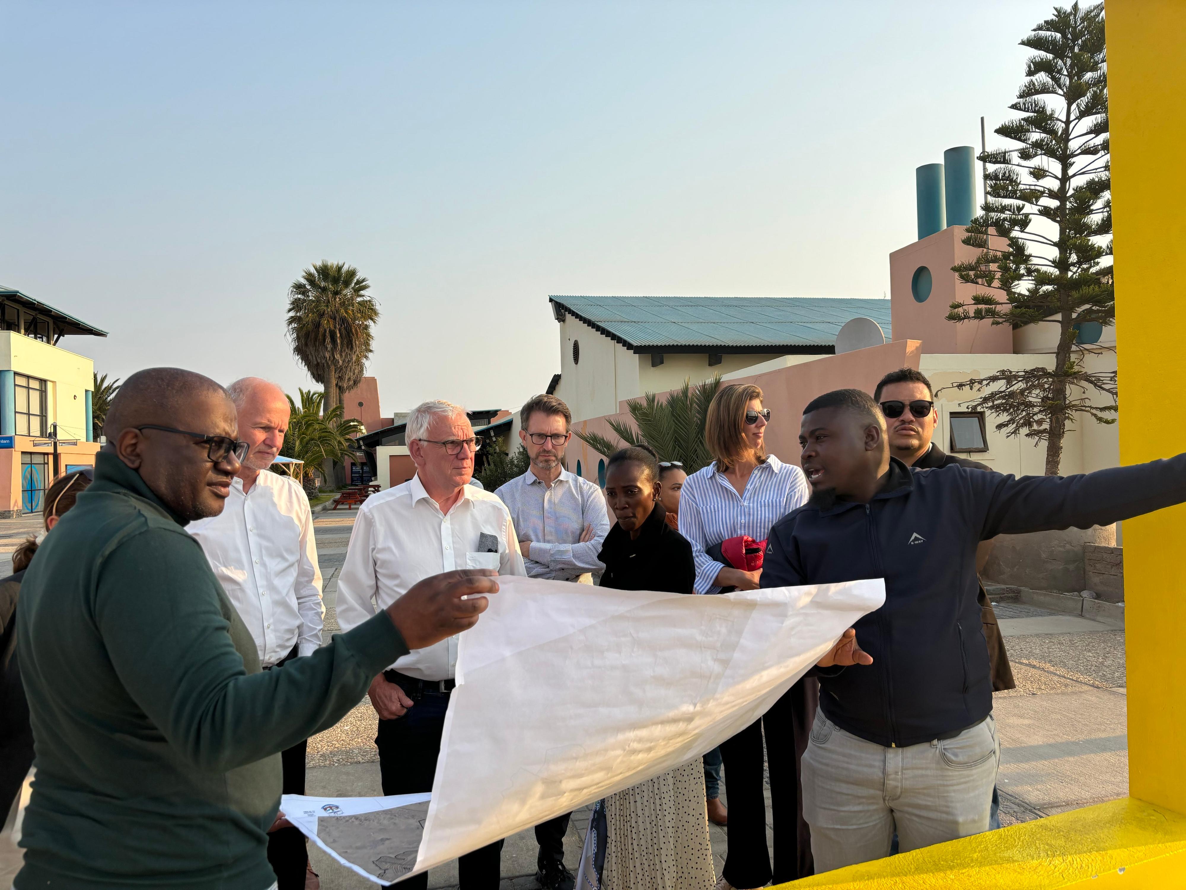 Besuch von Entwicklungsstaatssekretär Jochen Flasbarth in Namibia: Besichtigung in Lüderitz zum Thema nachhaltiger Stadtentwicklung