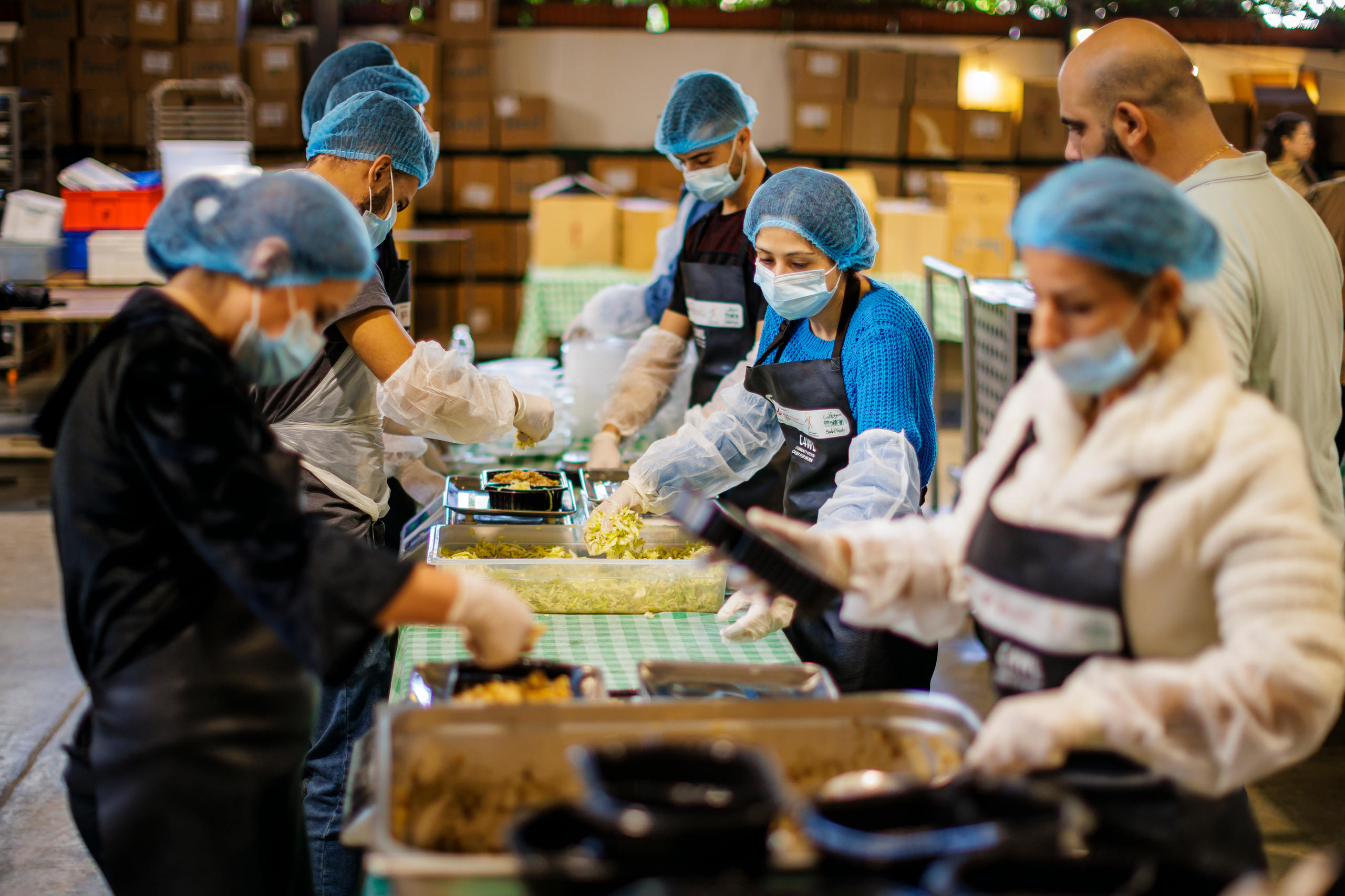 Community kitchen in Beirut which supplies refugees with meals and is run by the local non-governmental organisation Souk el Tayeb with the support of GIZ.