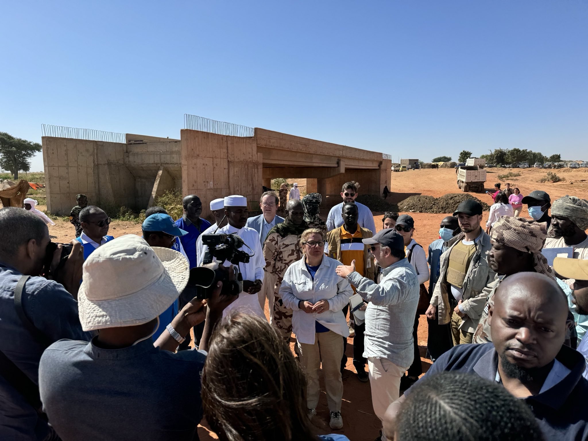 Bundesentwicklungsministerin Svenja Schulze beim Besuch der tschadisch-sudanesischen Grenze