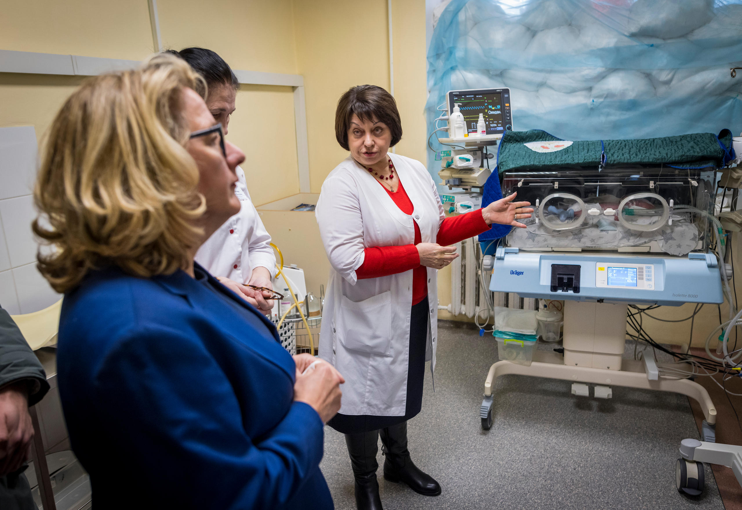 Entwicklungsministerin Svenja Schulze beim Besuch des größten Kinderkrankenhaus der Ukraine in Kyjiw