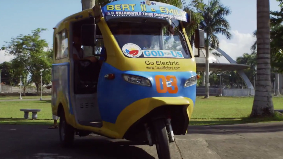 Standbild aus dem BMZ-Video "Luftverschmutzung reduzieren durch E-Trikes"