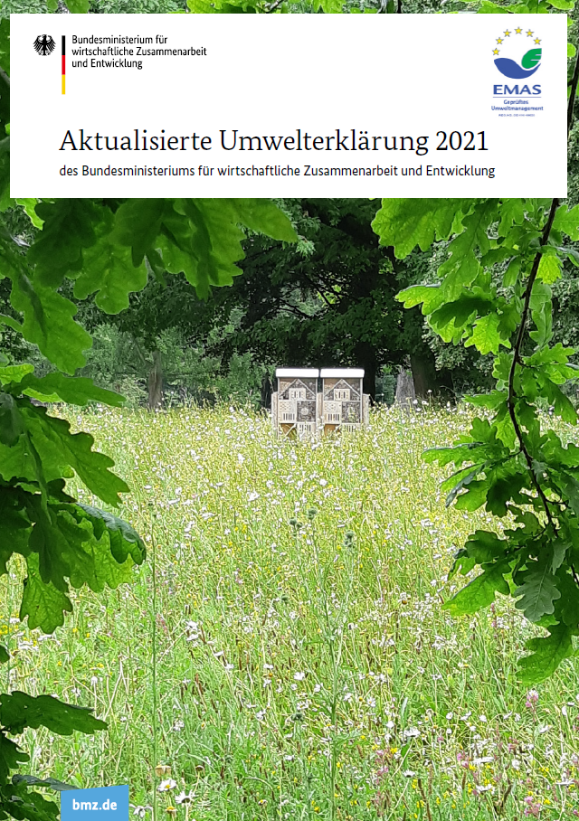 Titelblatt: Aktuali­​​​​​​​sierte Umwelt­erklärung 2021 des Bundes­ministe­riums für wirt­schaft­liche Zu­sammen­arbeit und Ent­wick­lung